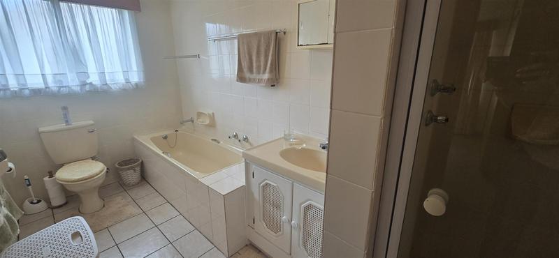 4 Bedroom Property for Sale in Outeniqua Strand Western Cape